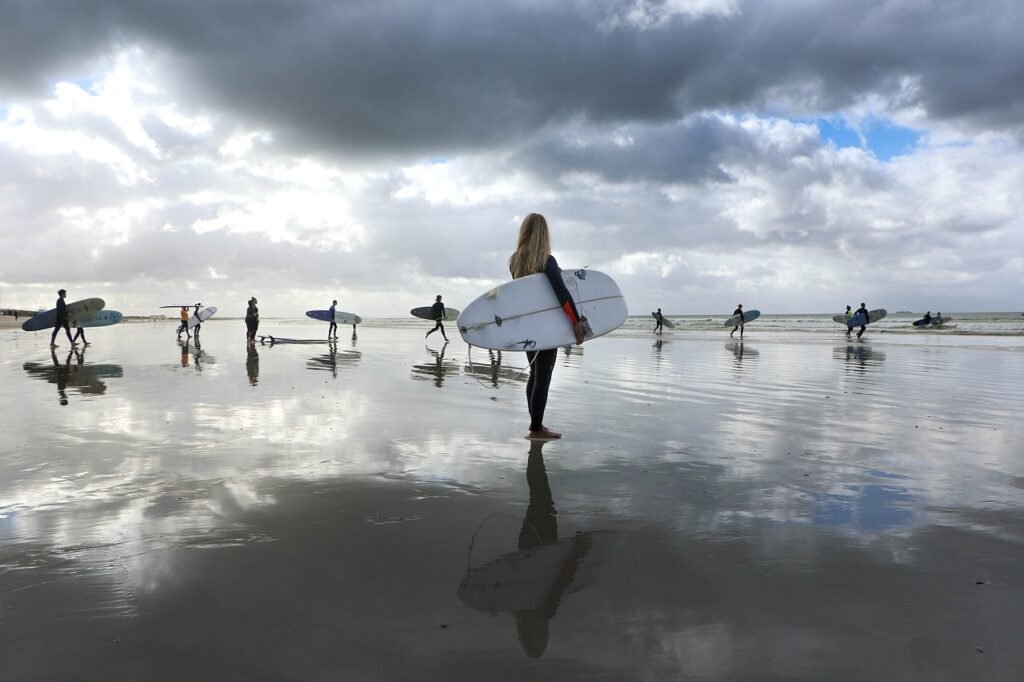 surfers, beach, nature-4390427.jpg